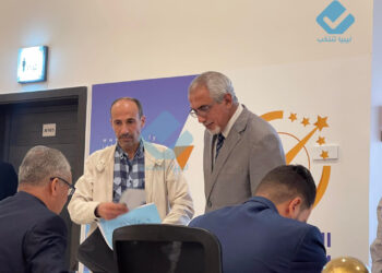 عمر الحاسي يقدم من طرابلس ملف ترشحه للانتخابات الرئاسية المقبلة