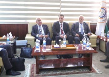 وزير النفط: نشجع الاستثمار في مجال النفط والغاز والاستكشاف