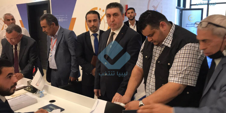 خليفة لغويل يقدم أوراق ترشحه للانتخابات الرئاسية