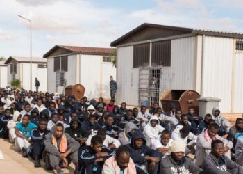 منظمة إيطالية: 2021 سجل تزايدا في أعداد المهاجرين المحتجزين تعسفيا في ليبيا