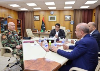 الرئاسي يبحث مع الحداد أوضاع الوحدات العسكرية ومستجدات توحيد المؤسسة العسكرية