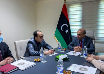 اللافي يبحث مع سفير تونس معالجة تشابه الأسماء التي تعيق المسافرين لتونس