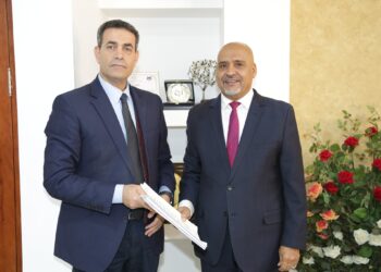 لجنة النواب توصي بإعادة تشكيل الحكومة ووضع خارطة طريق وتعديل مشروع الدستور