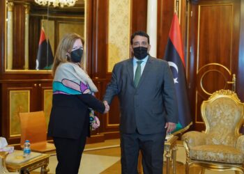 وليامز تؤكد للمنفي أهمية الالتزام بمخرجات الحوار السياسي وإجراء الانتخابات