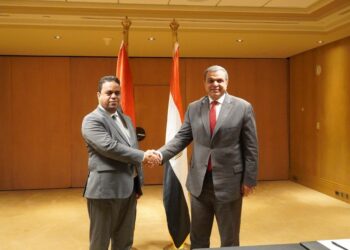 طرابلس والقاهرة تبحثان البدء في استقبال طلبات العمالة المصرية عبر المنظومة الإلكترونية