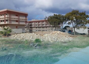 وزارة الصحة تعلن استئناف مشروع صيانة وتطوير مبنى مستشفى الوحدة بدرنة