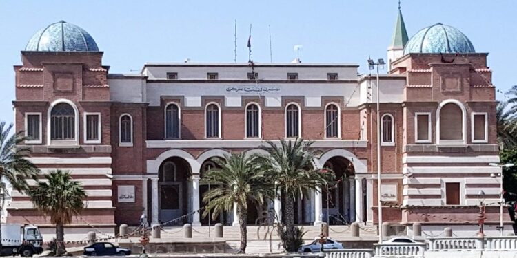 وزارة المالية تحيل مرتبات نوفمبر الماضي للمركزي وتعد بإحالة مرتبات ديسمبر نهاية الأسبوع