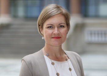 السفيرة البريطانية: نعمل على انسحاب جميع المرتزقة والقوات الأجنبية من ليبيا