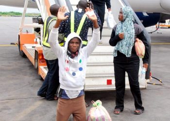 مهاجرو نيجيريا يعودون إلى بلادهم قادمين من ليبيا