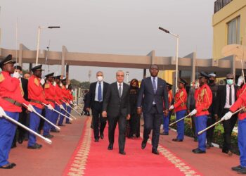 جون أفريك تكشف خفايا زيارة اللافي لأفريقيا الوسطى والصراع على إدارة فندق “ليدجر بلازا” الليبي في بانغي