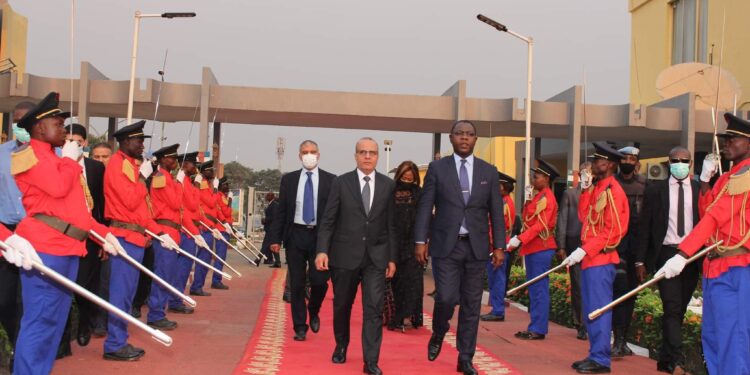 جون أفريك تكشف خفايا زيارة اللافي لأفريقيا الوسطى والصراع على إدارة فندق “ليدجر بلازا” الليبي في بانغي