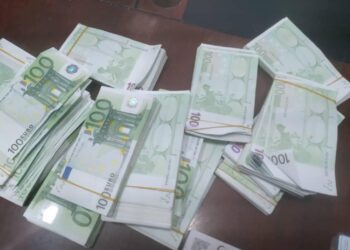 إحباط تهريب 170 ألف يورو من مطار مصراتة في رحلة متجهة إلى تركيا