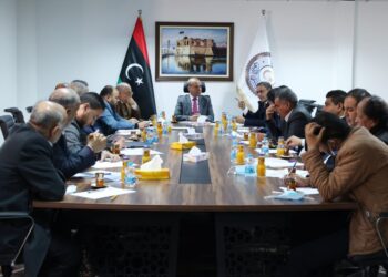 اللافي يؤكد أهمية تطوير وصيانة الطريق الساحلي “جنزور رأس اجدير”