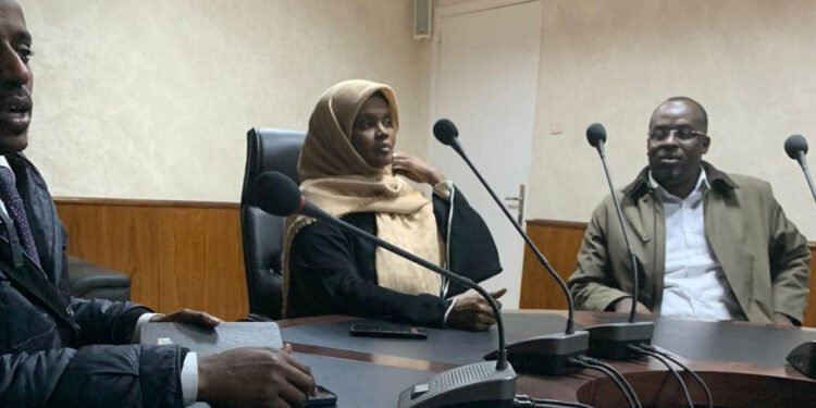 مصدر لأبعاد يُرجع الإفراج عن وزيرة الثقافة لأسباب صحية