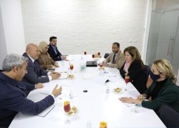 وليامز تبحث مع قادة الحزب الديمقراطي أهمية المحافظة على الزخم الحالي لإجراء الانتخابات