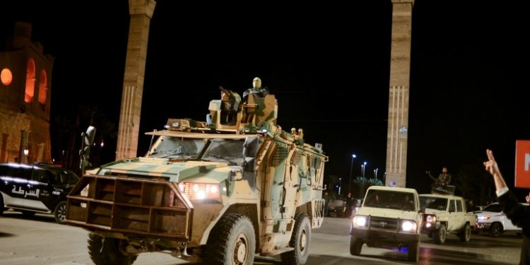 تحشيد في طرابلس وصراع على الشرعية والأمم المتحدة تطالب بالمضي قدما