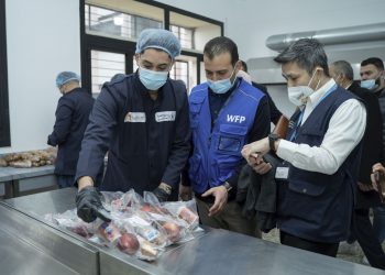 مشروع المطبخ المركزي لتوفير وجبات غذائية لتلاميذ المدارس