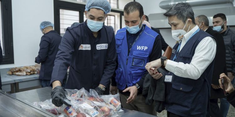 مشروع المطبخ المركزي لتوفير وجبات غذائية لتلاميذ المدارس