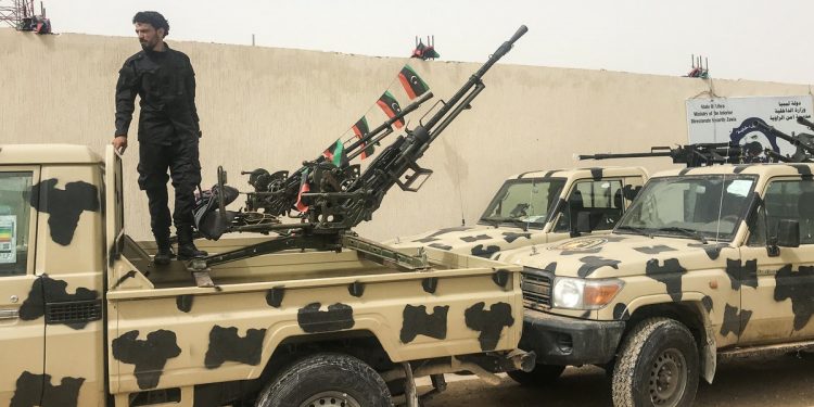 وصفها الدبيبة بالخلاف العائلي.. اشتباكات مسلحة في الزاوية تروع الآمنين وتصيب منشآت النفط