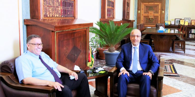 تقرير المصرف المركزي.. عجز قياسي وتآكل للاحتياط الأجنبي