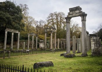 صحيفة ذا ناشيونال: بريطانيا ترفض تسليم آثار ليبية موجودة في حديقة في لندن