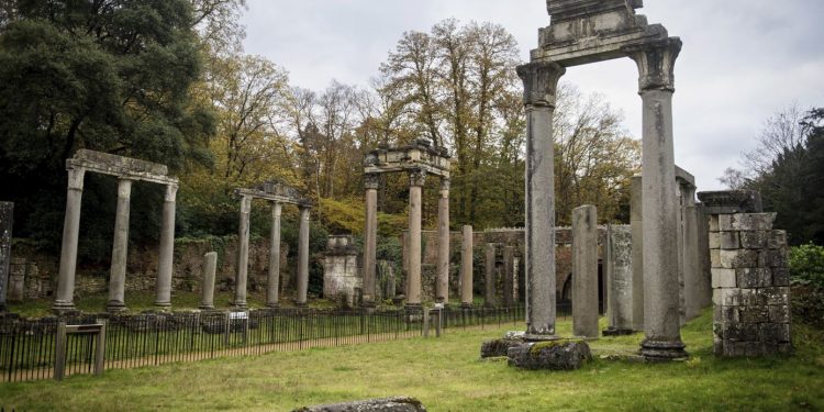 صحيفة ذا ناشيونال: بريطانيا ترفض تسليم آثار ليبية موجودة في حديقة في لندن