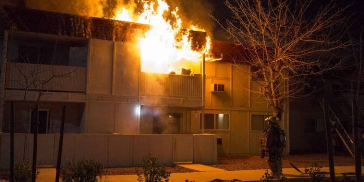 قتل أخاه حرقا وظل يشاهد النيران من سيارته.. جريمة بشعة تهز بنغازي