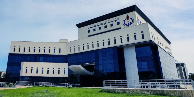 بلومبيرغ: حكومة الدبيبة تحاول السيطرة على رئاسة مجلس إدارة مؤسسة النفط