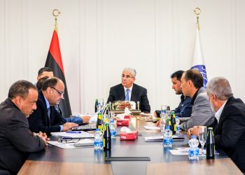 رئيس الحكومة الليبية يبحث سبل انخفاض أسعار السلع واستقرارها