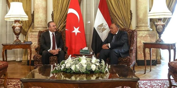 بعد قطيعة سنوات.. تشاووش أوغلو وشكري يبحثان قضايا سياسية وملفات إقليمية