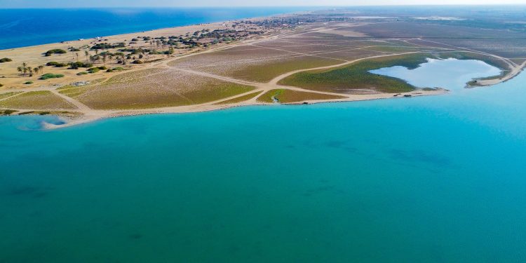 تقرير بريطاني: تآكل سواحل برقة يهدد المواقع الأثرية