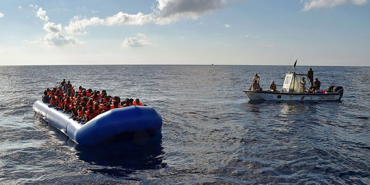 منظمة حقوقية ..مطالبات بإنقاذ المهاجرين على طول طرق الهجرة