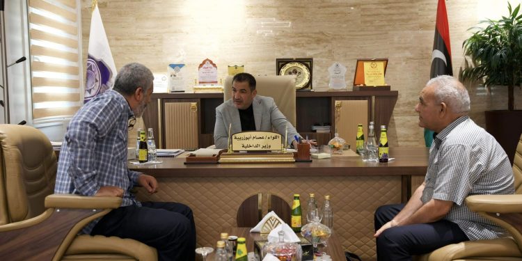 الحكومة الليبية تبحث سبل عودة مهجري المنطقة الغربية لمنازلهم