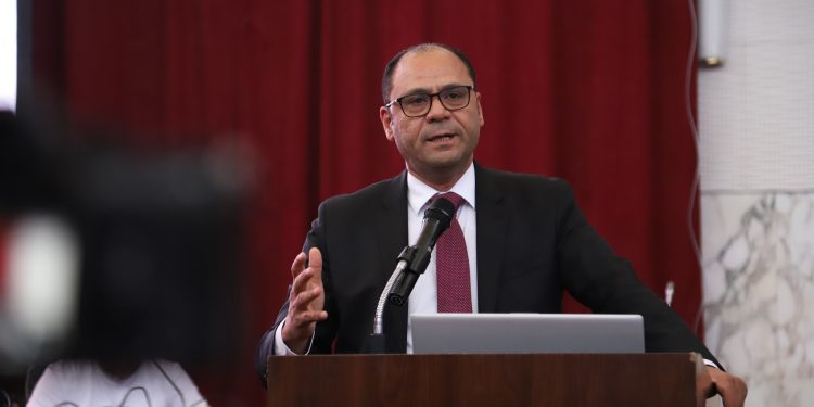 الحكومة الليبية تتكفل بعلاج ألف حالة لتأخر الإنجاب.. ما التفاصيل؟