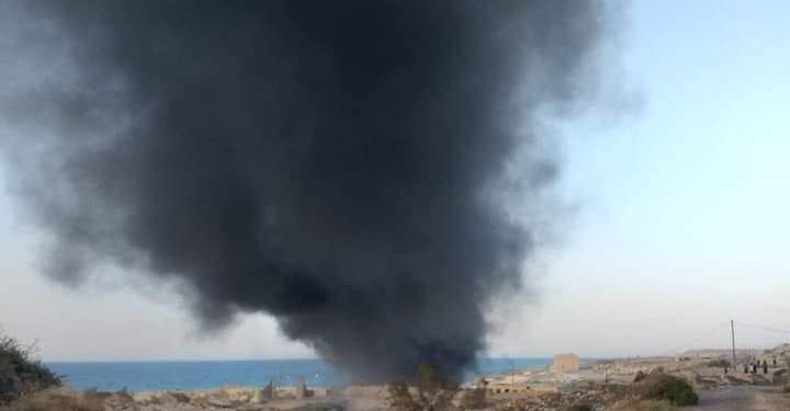 الماية.. ضحايا وخسائر مادية والأهالي يغلقون الطريق الساحلي