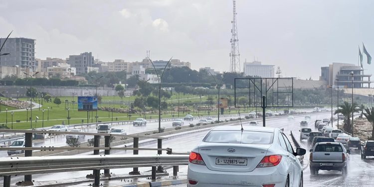 تقلبات جوية في المنطقة الغربية وتحذيرات للمواطنين