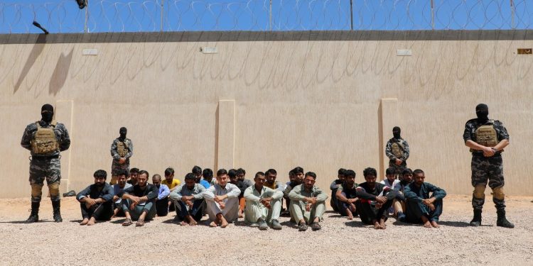 ضبط عصابة هجرة بمصراتة يقودها شخص باكستاني