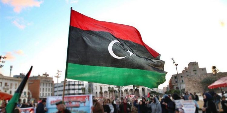 خبير اقتصادي: المراحل الانتقالية فترة لوضع لبنات بناء الدول وليست مرحلة للصراع على السلطة والثروات