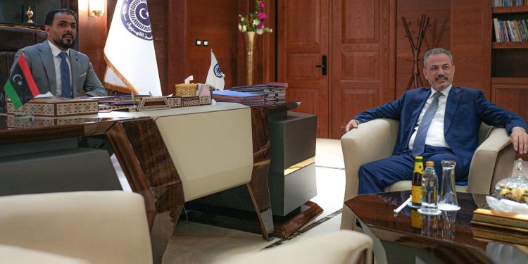 لقاء حماد وبن قدارة ..هل تستجيب مؤسسة النفط لمطالب توزيع الثروة النفطية؟