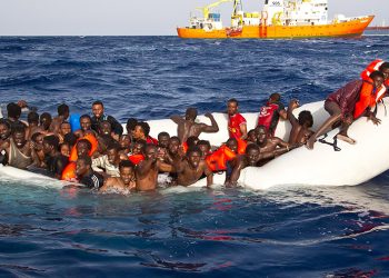 بمناسبة اليوم العالمي للاجئين..مطالب حقوقية بالتوقف عن إعادة المهاجرين إلى ليبيا