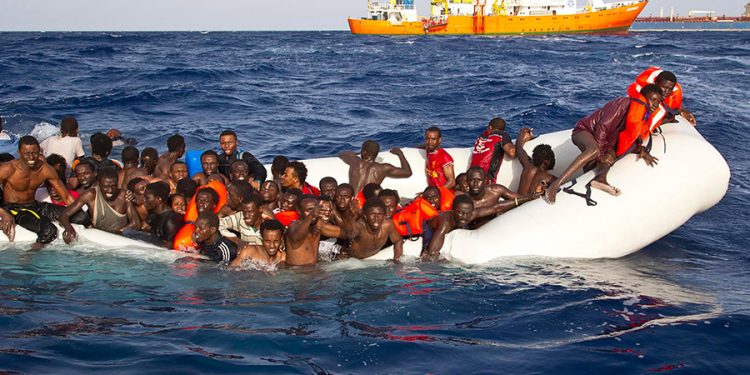 بمناسبة اليوم العالمي للاجئين..مطالب حقوقية بالتوقف عن إعادة المهاجرين إلى ليبيا