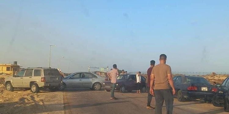 مصدر من ميناء الزويتينة لـ أبعاد يؤكد إقفال بوابة ميناء الزويتينة من قبل محتجين