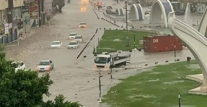 الجوصمي لـ أبعاد مياه الأمطار تُغمر وسط مدينة زليتن وتتسبب في تعطيل الأنشطة العامة والخاصة