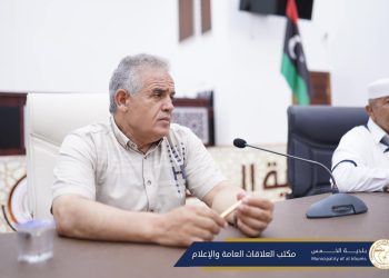 عميد بلدية الخمس لـ أبعاد.. محتجون يغلقون الطريق الساحلي رفضا لضم الحوض الغربي بميناء المدينة للقاعدة البحرية