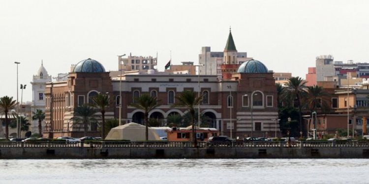 وكيل وزارة المالية السابق لـ أبعاد: لا وجود لوسيلة لدى المصرف المركزي لتمويل العجز إلا عن طريق السحب من الاحتياطي