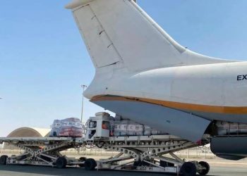 فاجعة الفيضانات .. طائرتا إغاثة إماراتيتان تصلان بنغازي