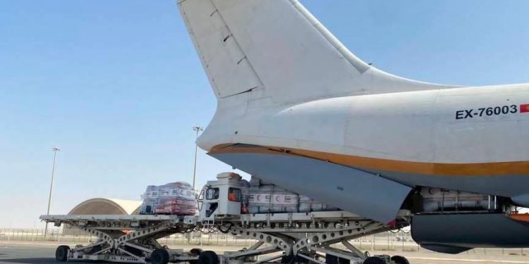 فاجعة الفيضانات .. طائرتا إغاثة إماراتيتان تصلان بنغازي