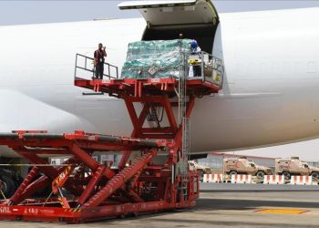 فيضانات شرق ليبيا.. السعودية ترسل أول طائرة إغاثة للمنكوبين