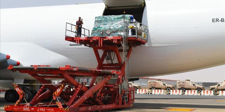 فيضانات شرق ليبيا.. السعودية ترسل أول طائرة إغاثة للمنكوبين