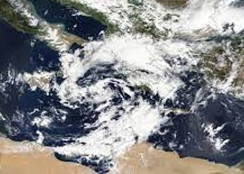 توقعات بمنخفض جوي بالمنطقة الشرقية ..تحذيرات وقرارات استباقية